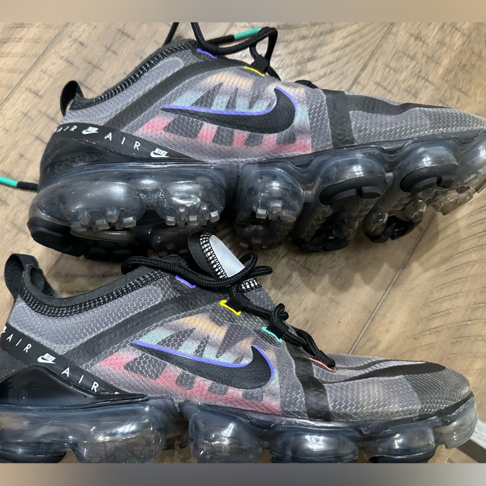 Men's multi-color black Nike Vapormax. Size 8.5.